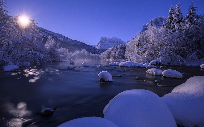 fond ecran HD nature paysage hiver neige rivière ciel étoilé wallpaper PC Mac smartphone tablette