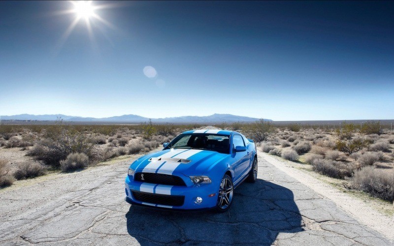 Fond écran Ford Mustang Shelby GT500 bleu dans désert wallpaper télécharger gratuit