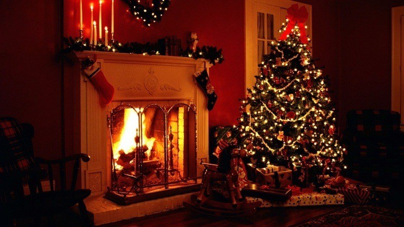 fond écran HD Noël Christmas cheminée flamme sapin décoration cadeaux maison bougies home image desktop