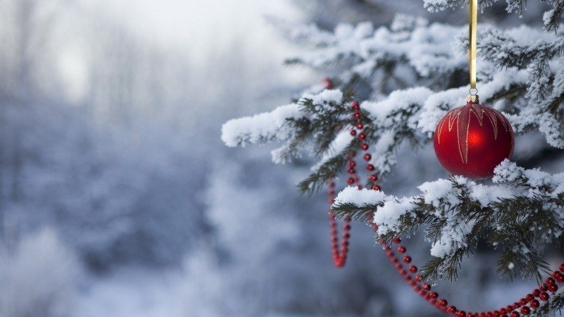 fond écran HD Noël esprit boule rouge sapin avec neige bureau desktop wallpaper photo