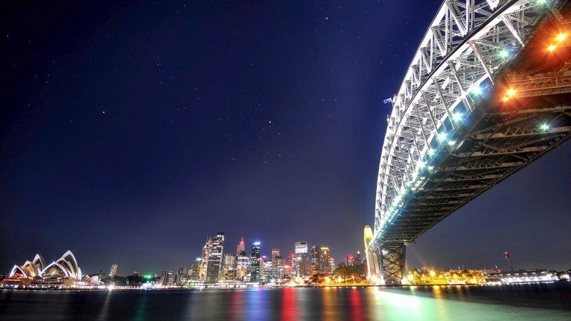 Sydney Australie la nuit vue du pont et de la ville en lumière fond écran HD wallpaper