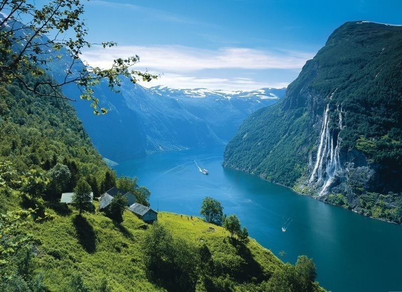 fond d'écran HD paysage scandinave fjord montagne nature cascade bateau wallpaper photo