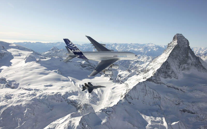 wallpaper A380 Airbus fond écran avion wallpaper gratuit HD photo plane au dessus de montagne