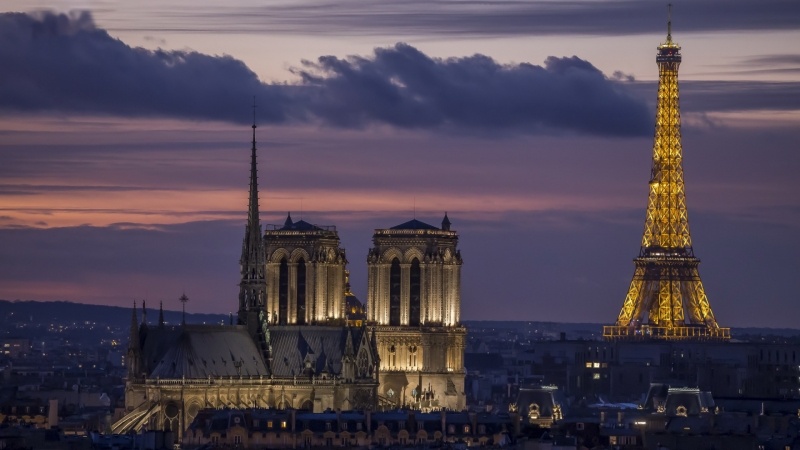 photo Notre-Dame de Paris et la tour Eiffel France monuments historique de la capital