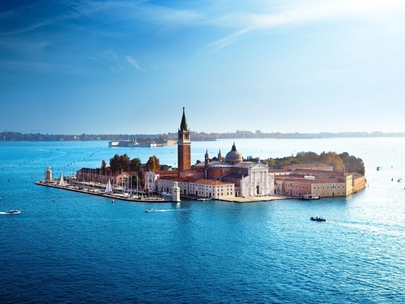 Fond écran HD île de San Giogio Maggiore Italie basilique Venise face au palais des Doges wallpaper photo