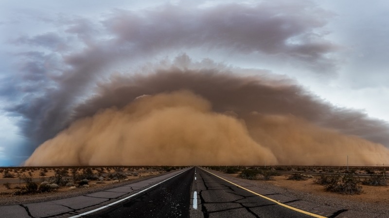Fond écran HD tempête nuage de sable désert vue depuis route télécharger gratuit