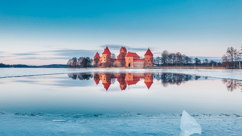 Fond écran HD Andrius Aleksandravicius photo château île Trakai Lituanie hiver picture wallpaper