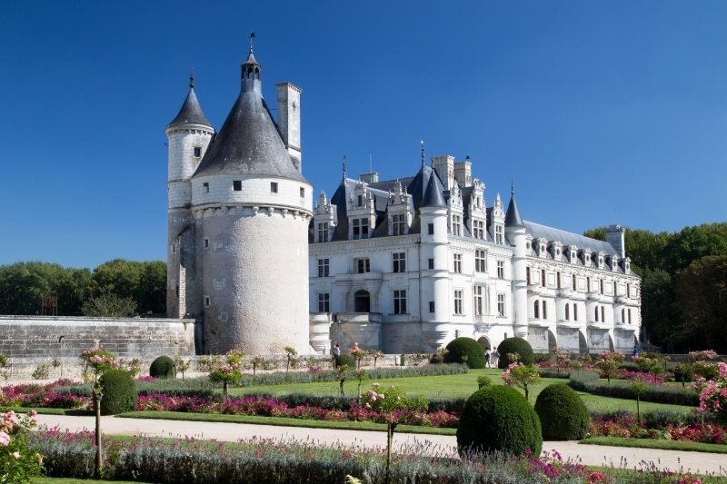 Fond ecran HD chateau de Chenonceau et ses jardins France Indre et Loire région centre photo ciel bleu wallpaper
