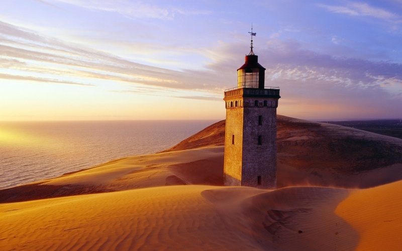 Fond d'écran HD paysage nature phare dans les dunes en bord de mer le matin wallpaper image picture