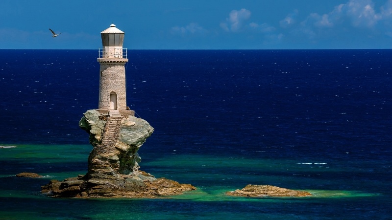 Fond ecran HD phare sur rocher bord de mer bleu profond image picture photo télécharger gratuit