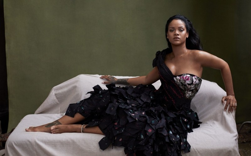 Fond ecran HD Rihanna chanteuse américaine robe noire soirée picture image wallpaper