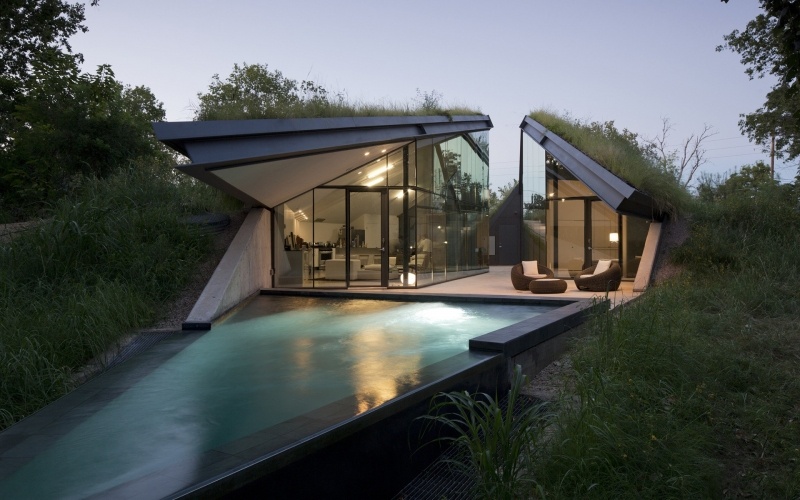 Fond écran HD architecture maison moderne avec piscine fondue dans le paysage nature