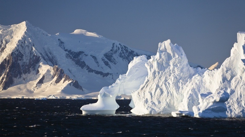 Fond d'écran HD paysage glacé du pôle iceberg et montagne enneigée wallpaper télécharger gratuit pour PC smartphone