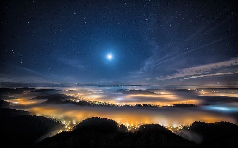 fond écran hd paysage nuit montagne suisse ciel étoilé lune lumière de la ville wallpaper picture image by Dominic Kamp