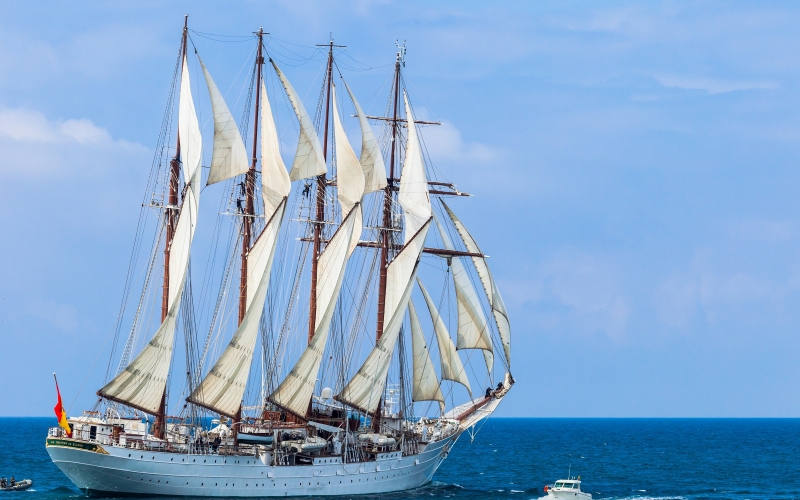 Fond écran HD wallpaper bateau voilier blanc espagnol 4 mats Juan Sebastian de Elcano
