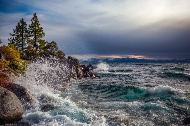 Fond écran HD 4K paysage nature lac Tahoe USA Nevada jour de tempête